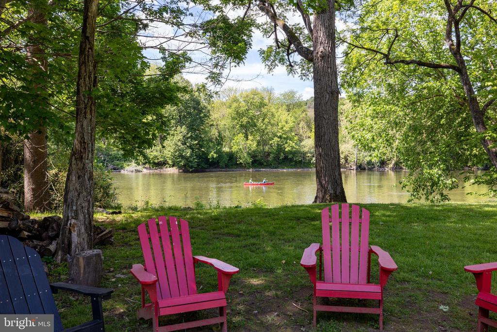 1660 CANOE RIVER DRIVE