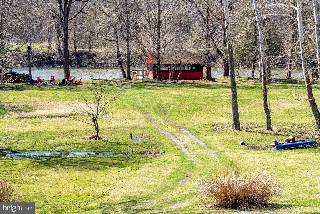 1660 CANOE RIVER DRIVE