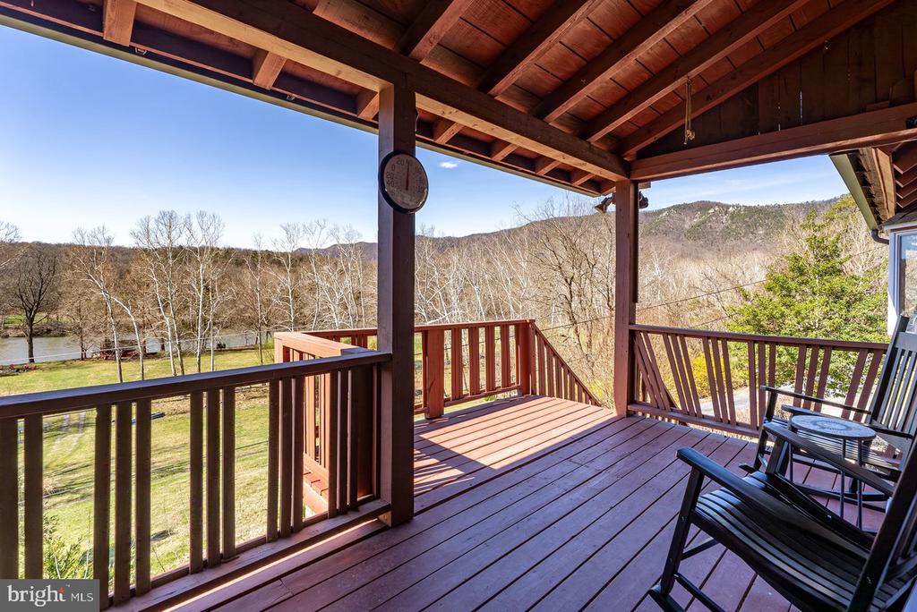 1660 CANOE RIVER DRIVE