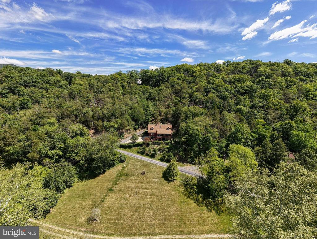 1660 CANOE RIVER DRIVE