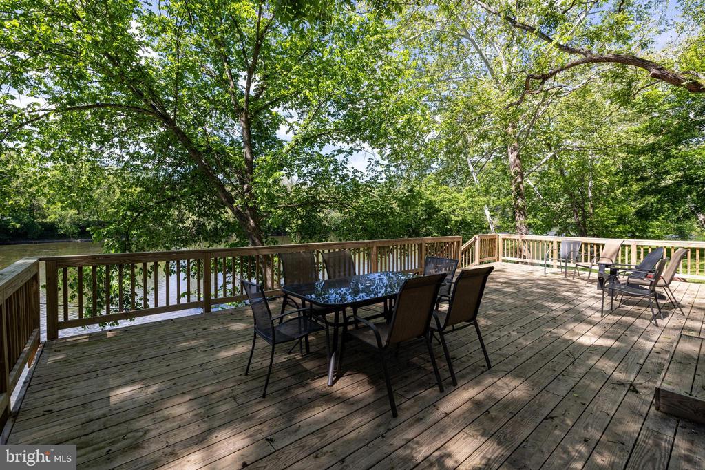 1660 CANOE RIVER DRIVE