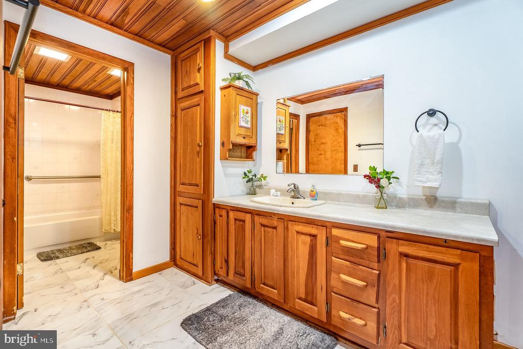 1660 CANOE RIVER DRIVE