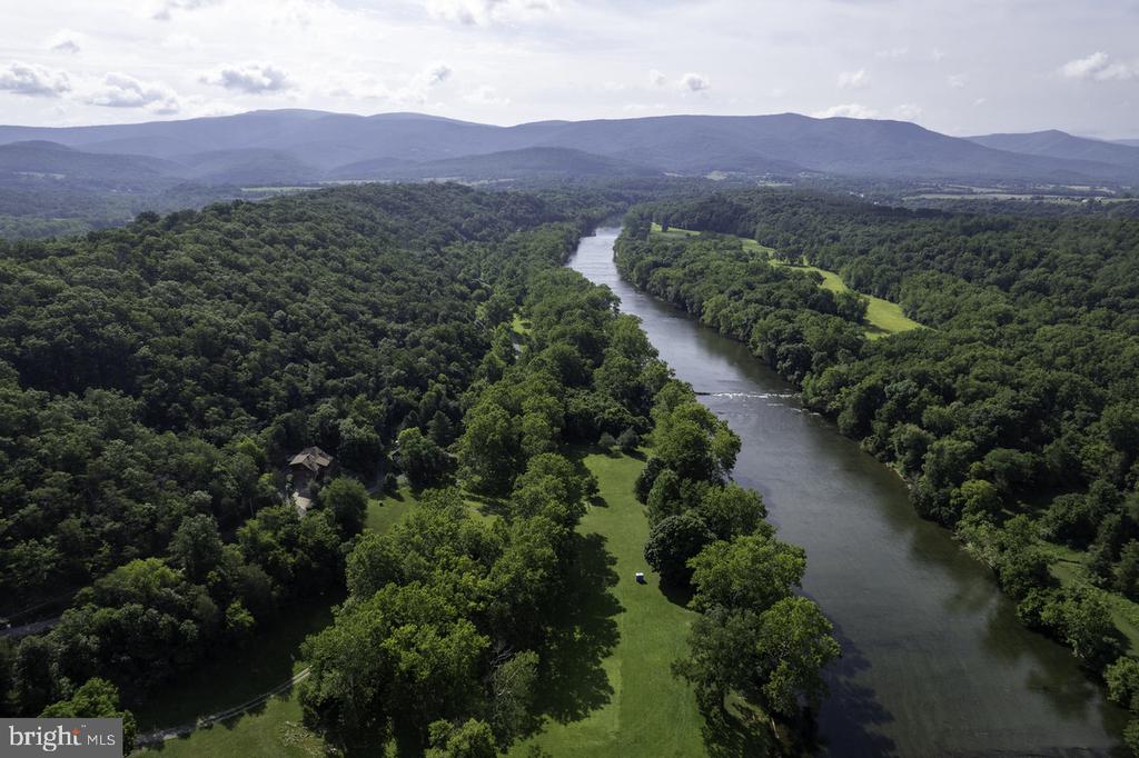 1660 CANOE RIVER DRIVE