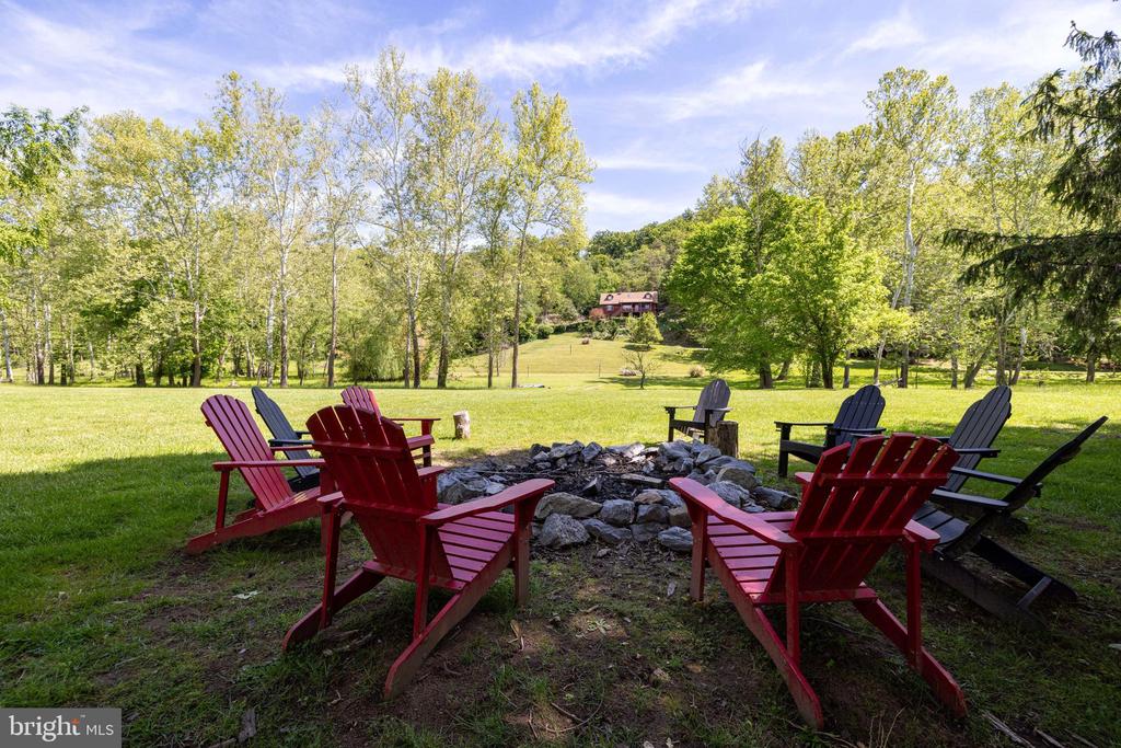 1660 CANOE RIVER DRIVE
