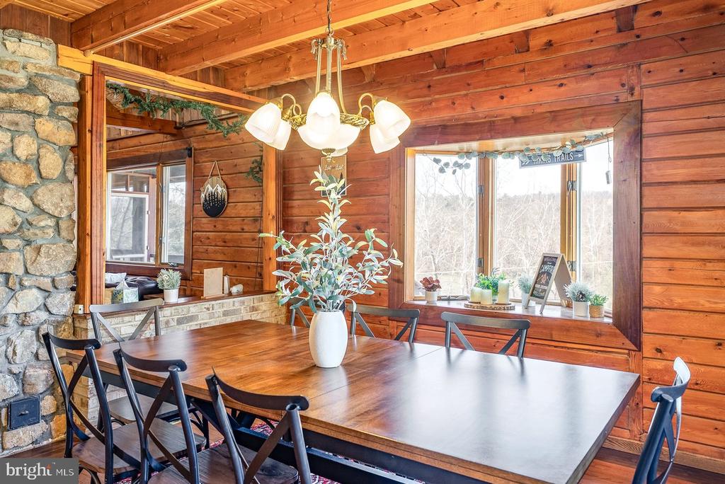 1660 CANOE RIVER DRIVE
