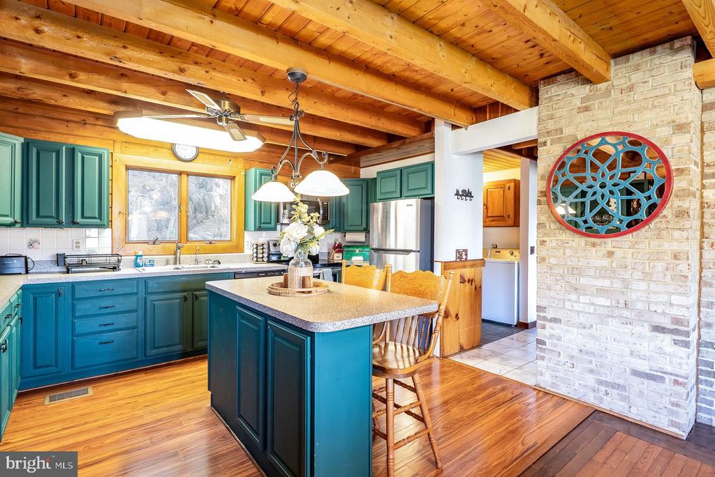 1660 CANOE RIVER DRIVE