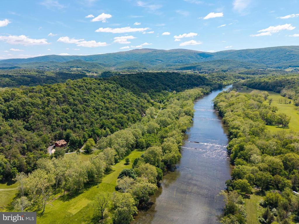 1660 CANOE RIVER DRIVE