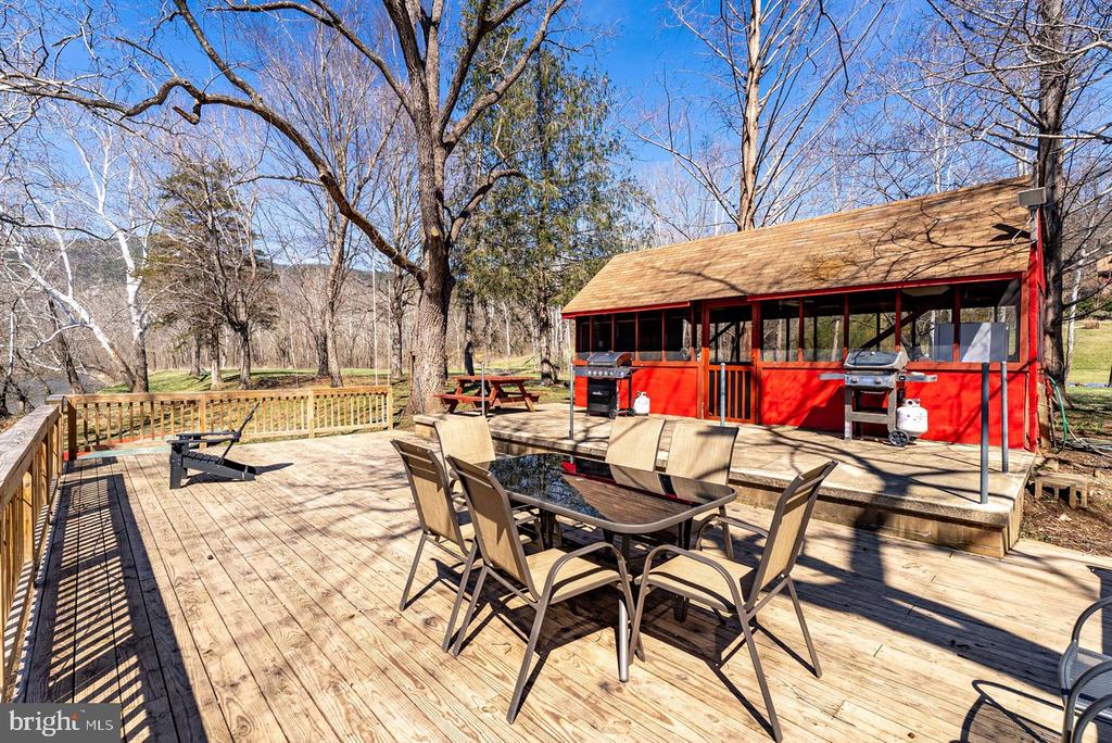 1660 CANOE RIVER DRIVE