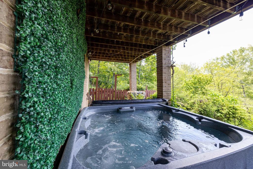 1660 CANOE RIVER DRIVE