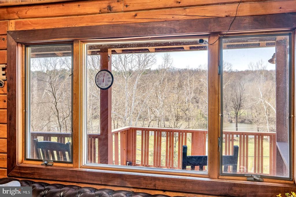 1660 CANOE RIVER DRIVE