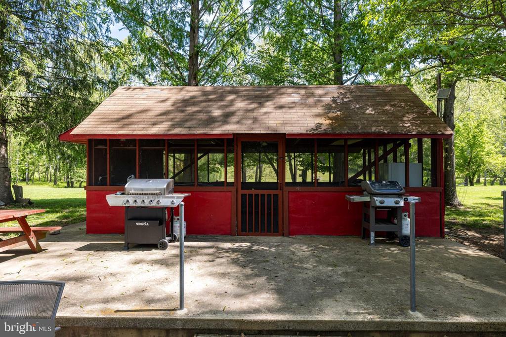 1660 CANOE RIVER DRIVE
