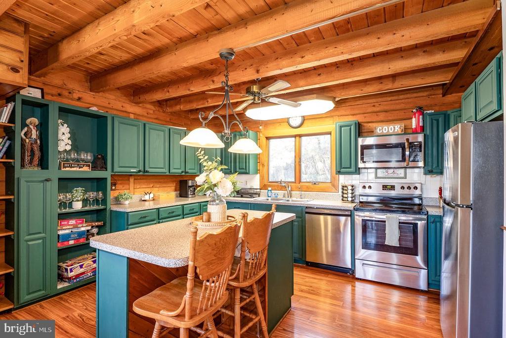1660 CANOE RIVER DRIVE