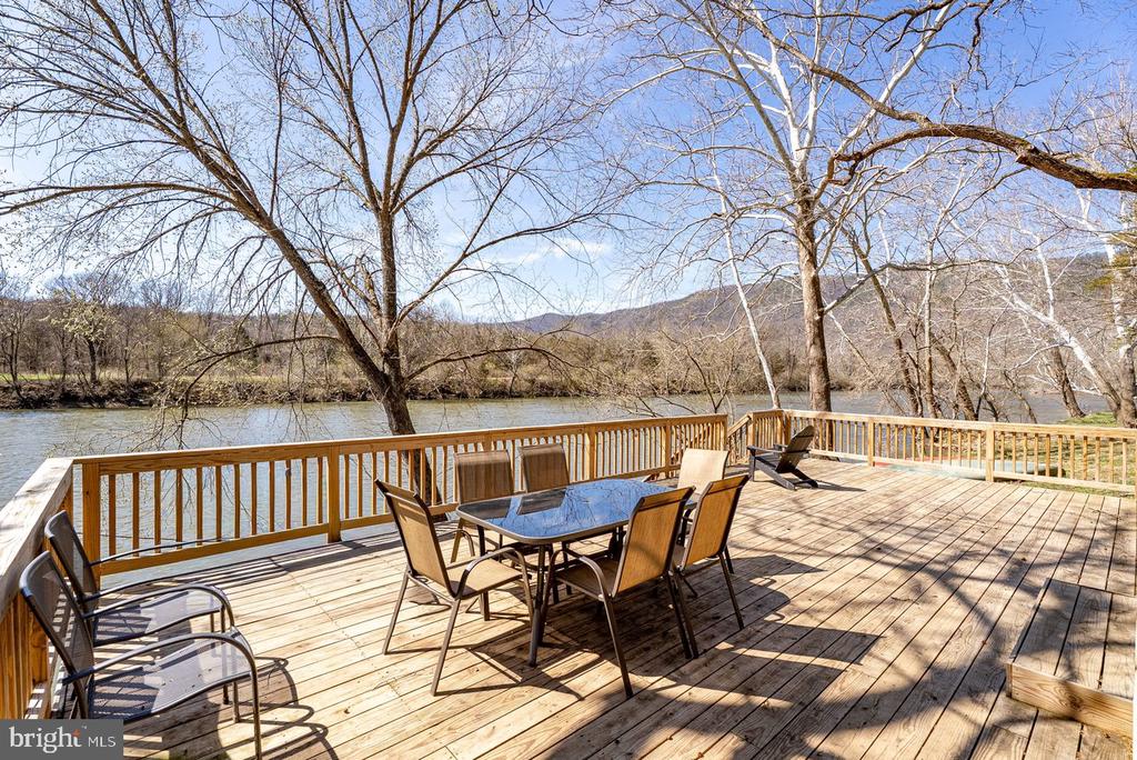 1660 CANOE RIVER DRIVE
