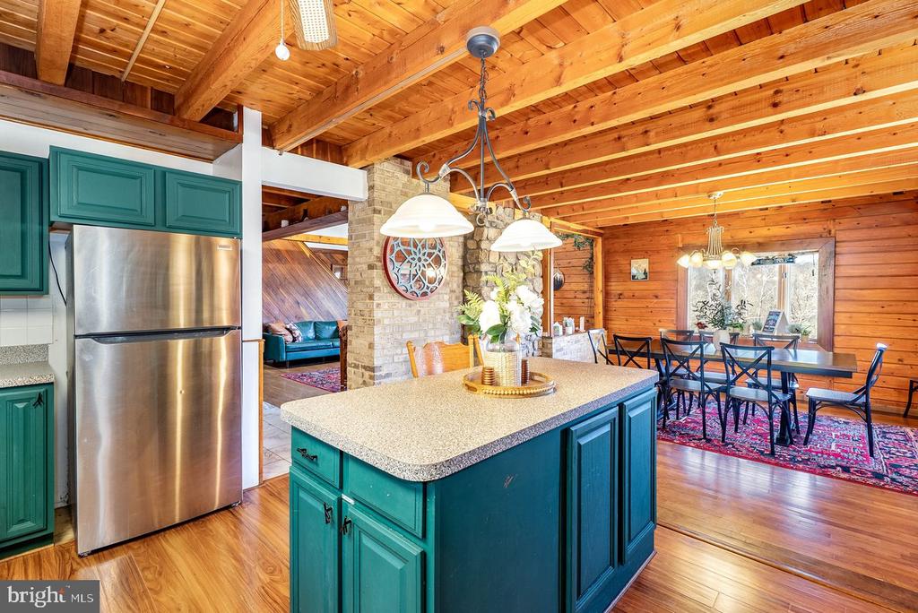1660 CANOE RIVER DRIVE