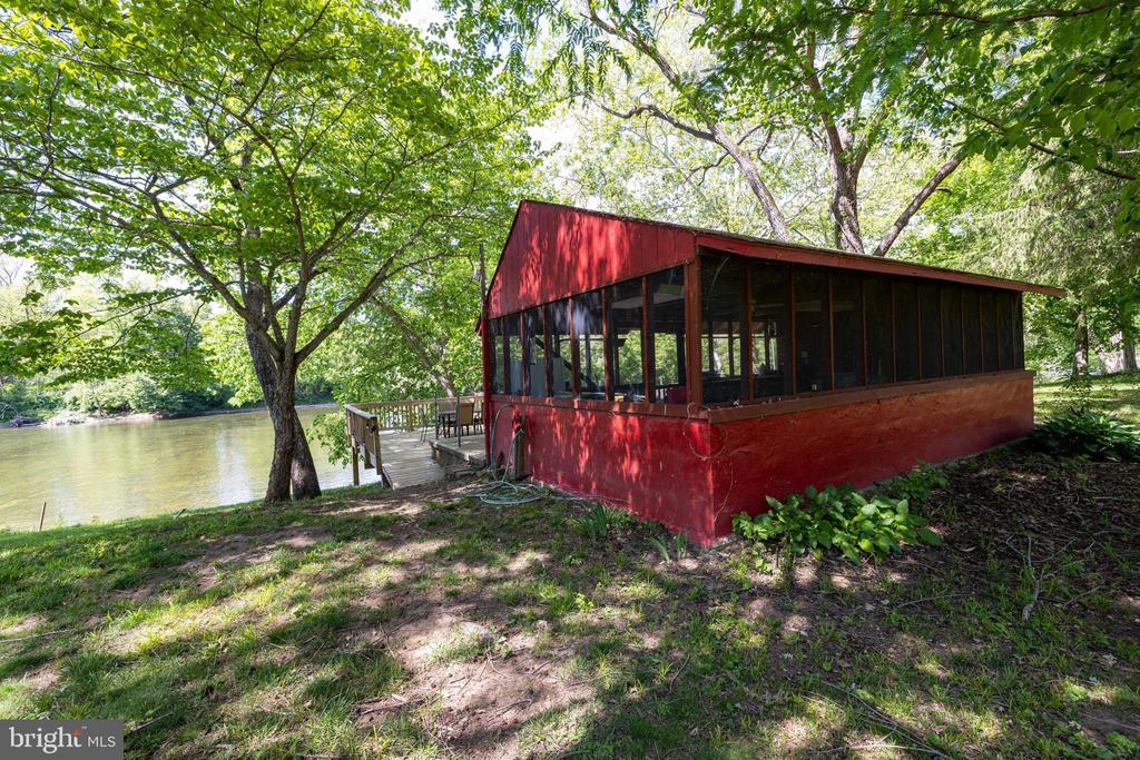 1660 CANOE RIVER DRIVE
