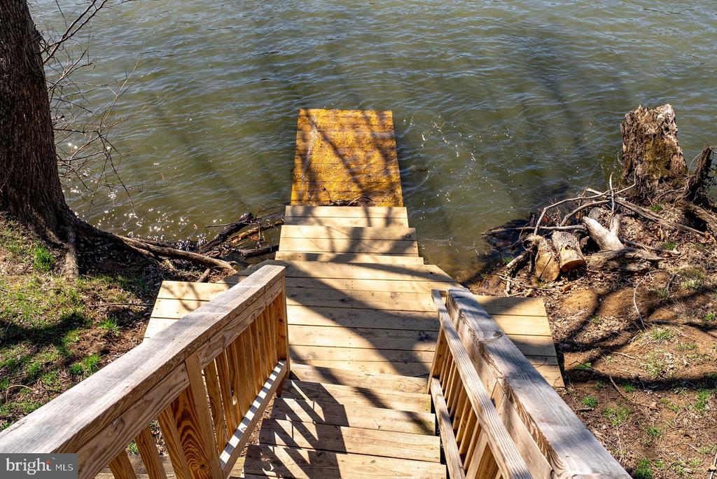 1660 CANOE RIVER DRIVE