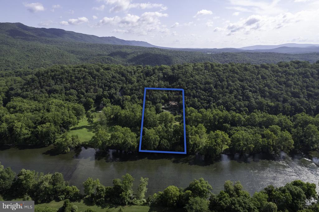1660 CANOE RIVER DRIVE