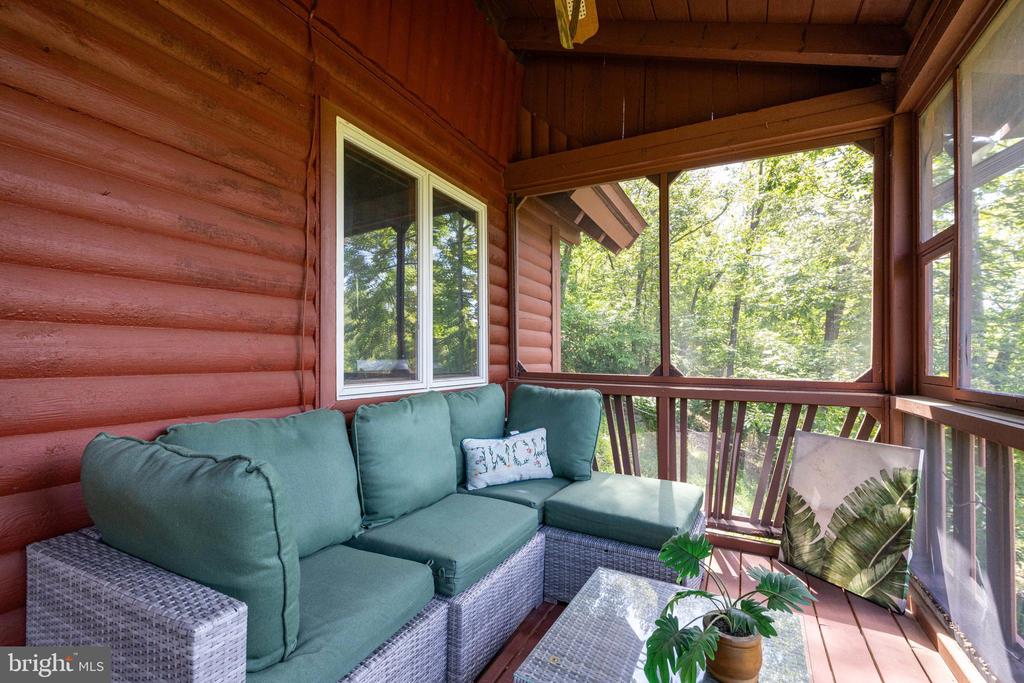 1660 CANOE RIVER DRIVE