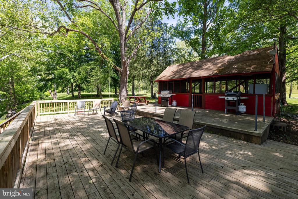 1660 CANOE RIVER DRIVE