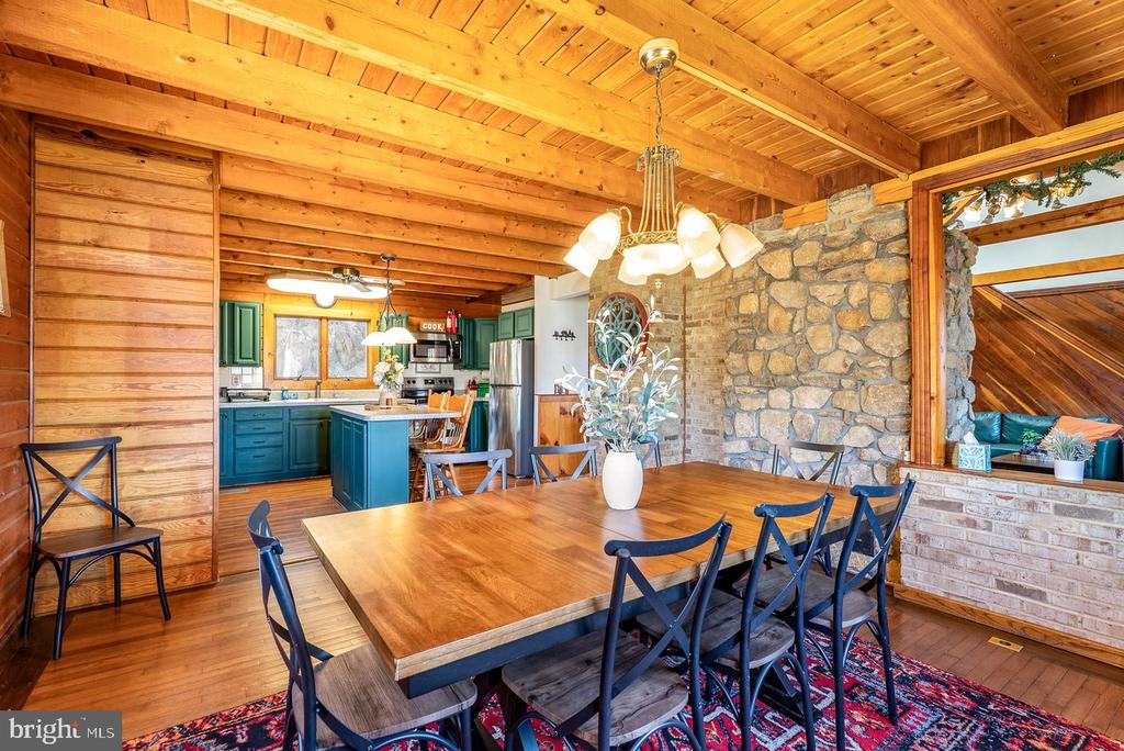1660 CANOE RIVER DRIVE