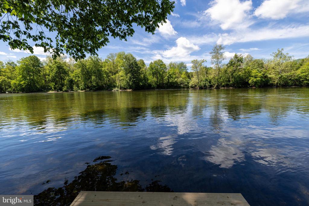 1660 CANOE RIVER DRIVE