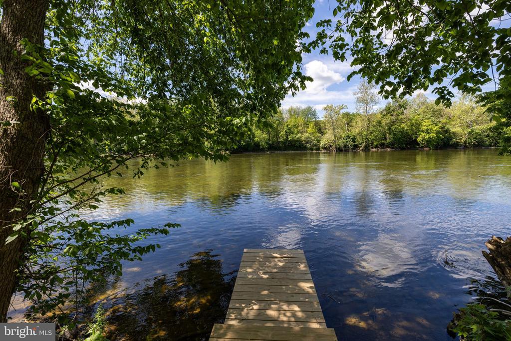 1660 CANOE RIVER DRIVE