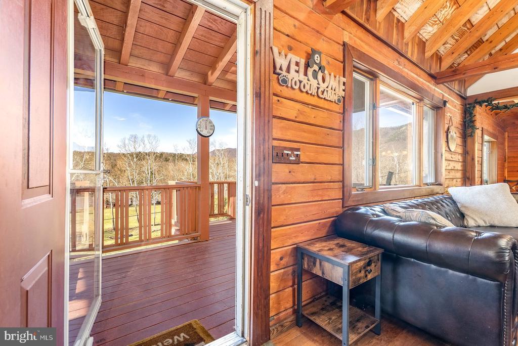 1660 CANOE RIVER DRIVE