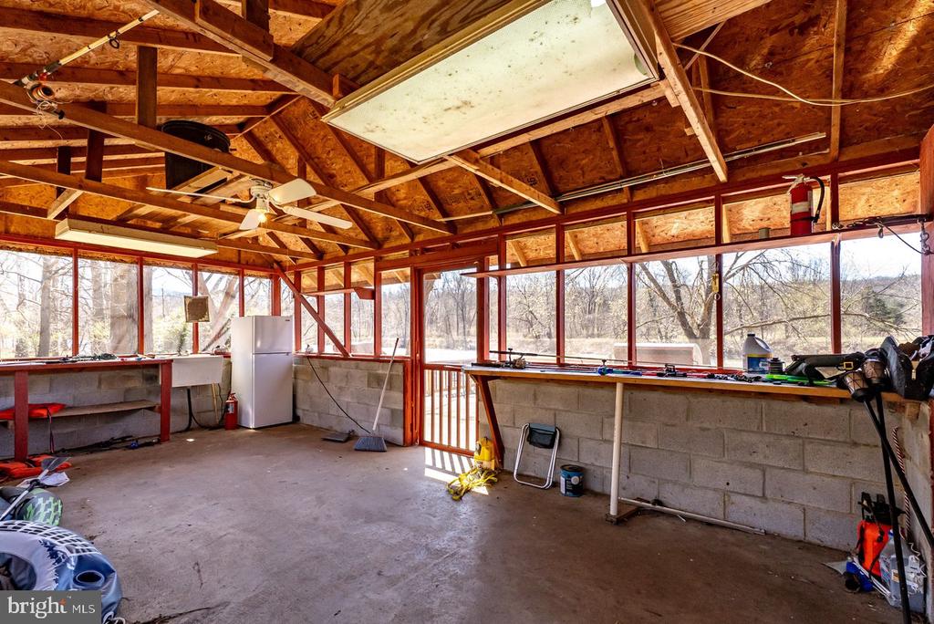 1660 CANOE RIVER DRIVE