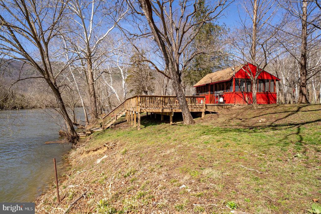 1660 CANOE RIVER DRIVE