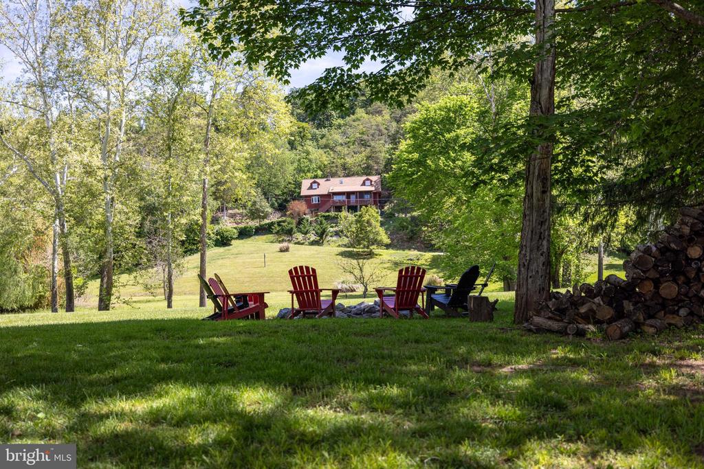 1660 CANOE RIVER DRIVE