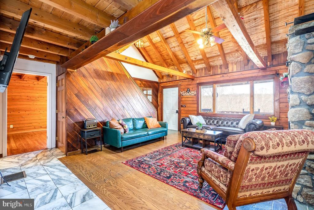 1660 CANOE RIVER DRIVE
