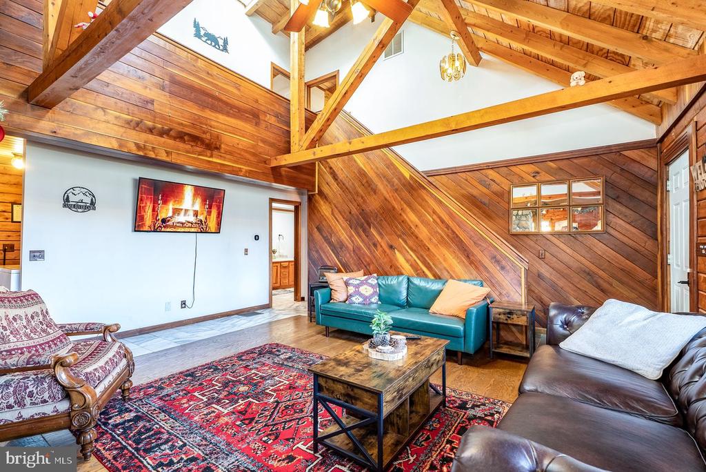 1660 CANOE RIVER DRIVE