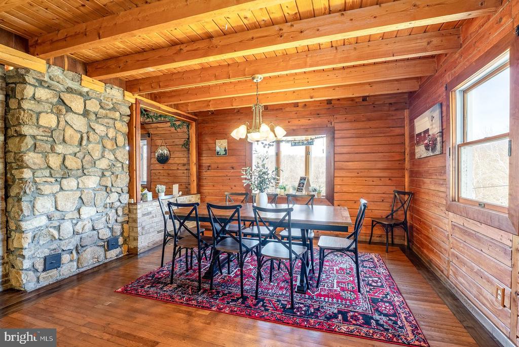 1660 CANOE RIVER DRIVE