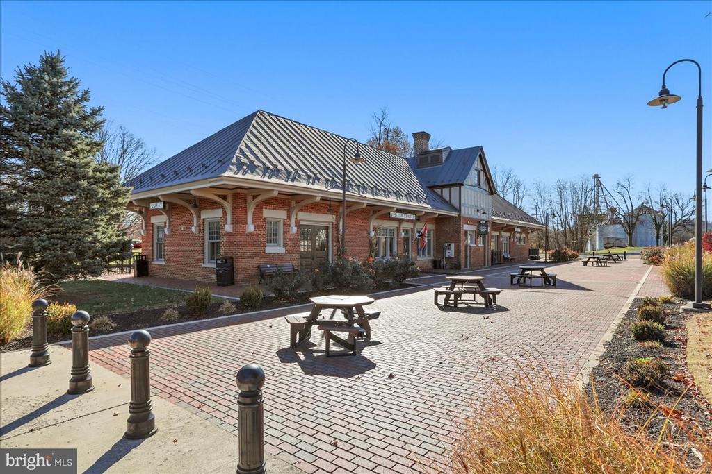 100 COTTAGE DRIVE