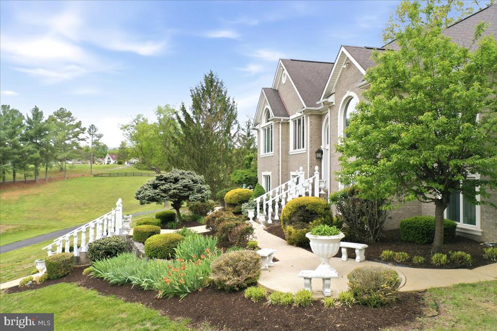 100 COTTAGE DRIVE