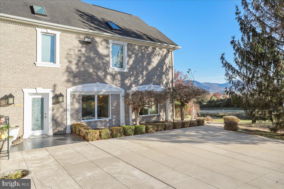 100 COTTAGE DRIVE