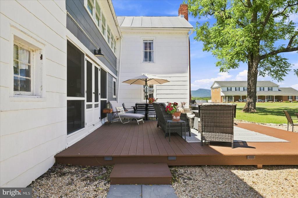 625 RIVERBEND ROAD