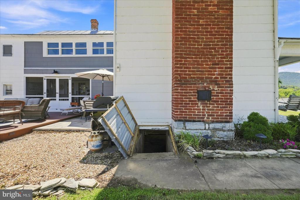 625 RIVERBEND ROAD