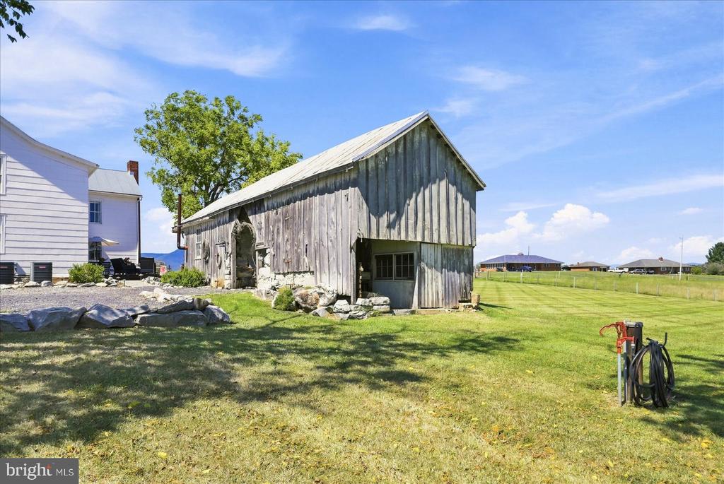 625 RIVERBEND ROAD