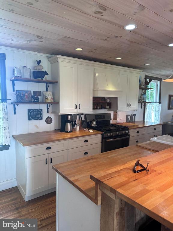 625 RIVERBEND ROAD