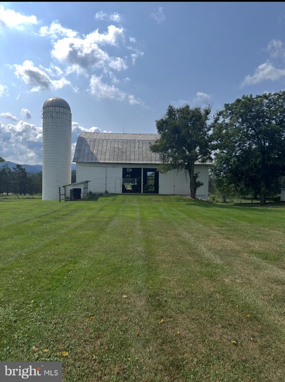625 RIVERBEND ROAD