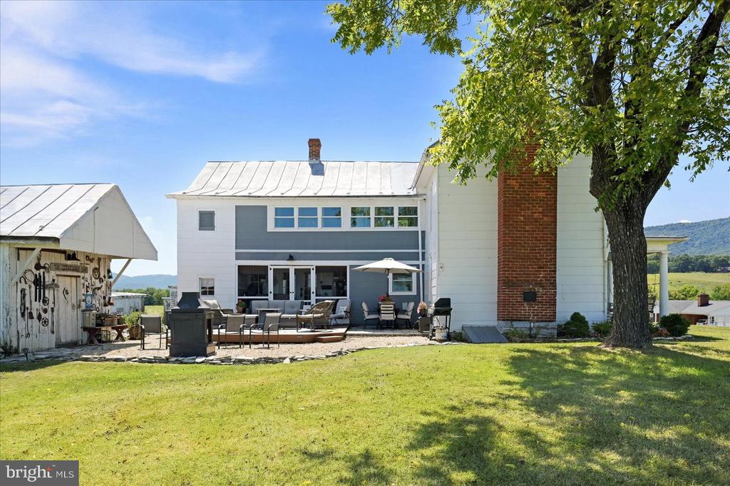 625 RIVERBEND ROAD