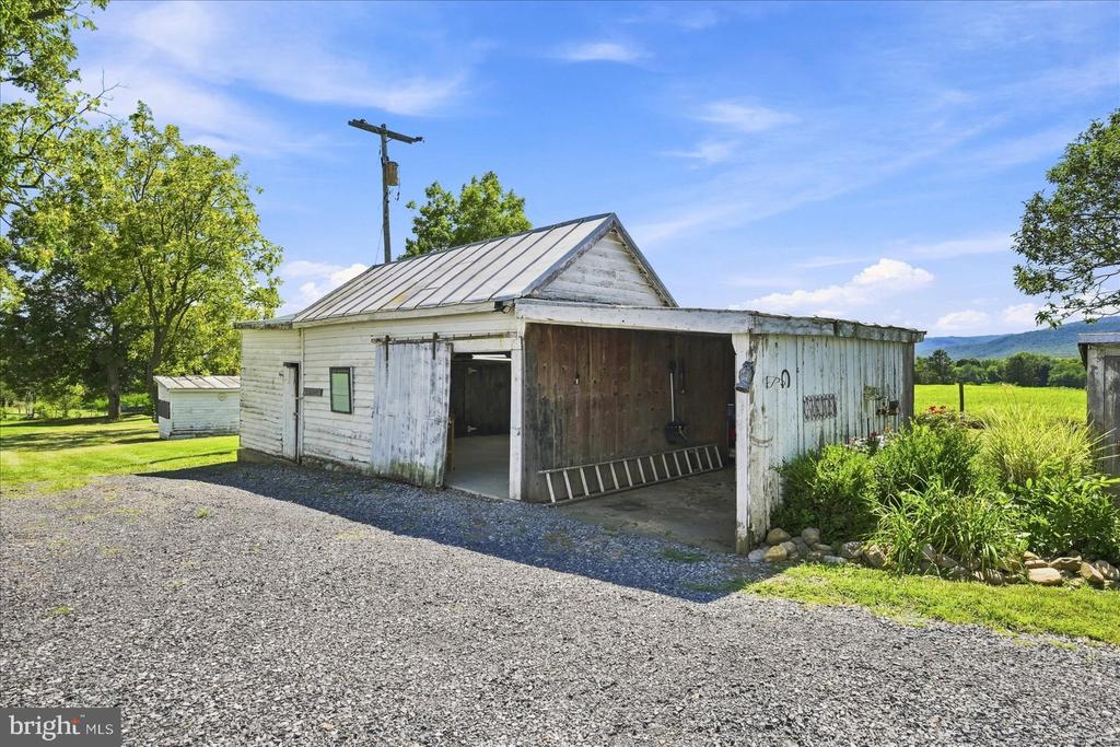 625 RIVERBEND ROAD