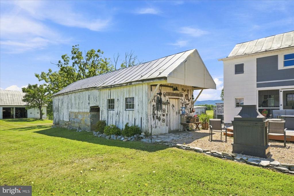 625 RIVERBEND ROAD