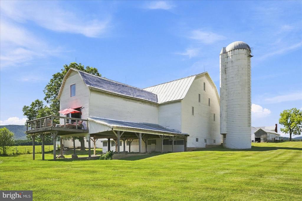 625 RIVERBEND ROAD