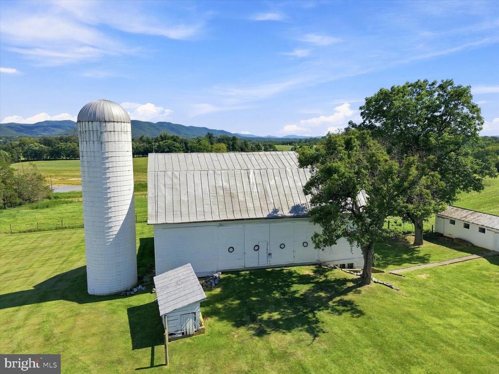 625 RIVERBEND ROAD