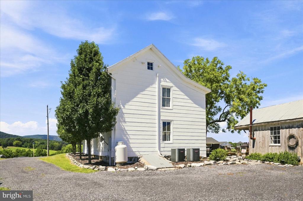 625 RIVERBEND ROAD
