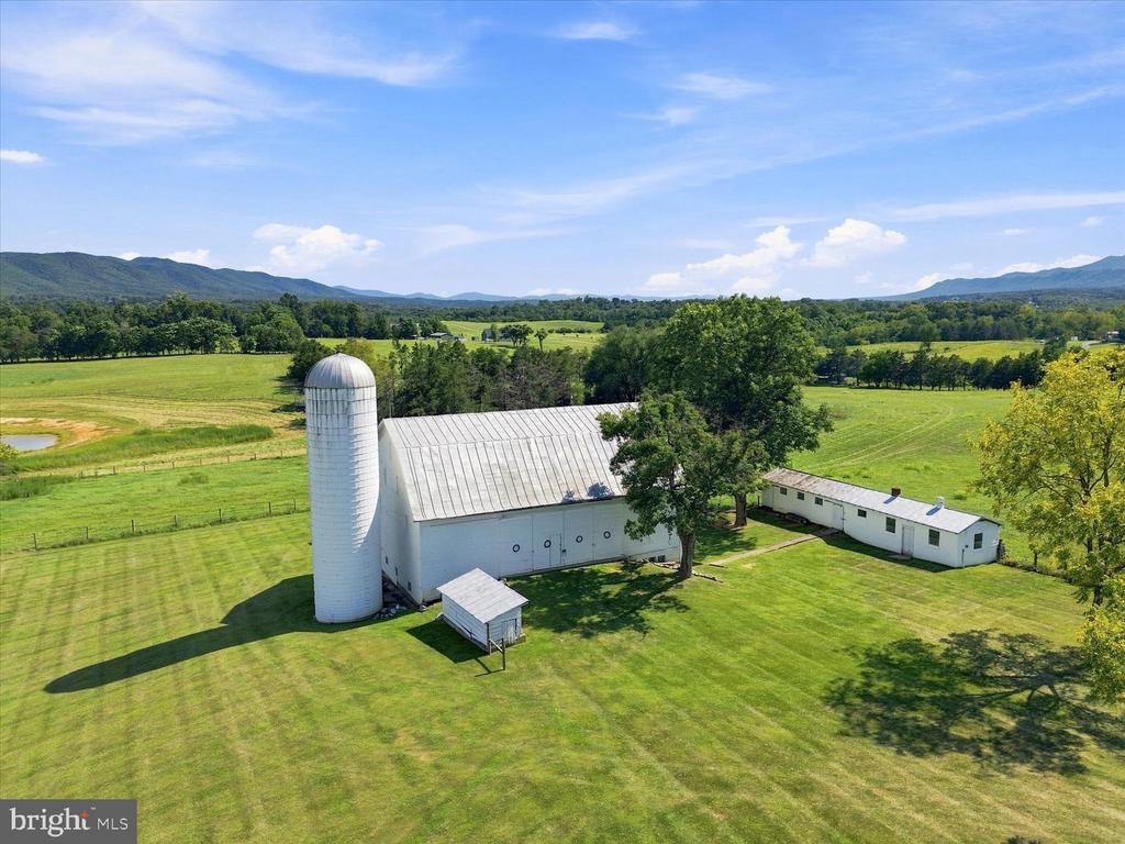 625 RIVERBEND ROAD