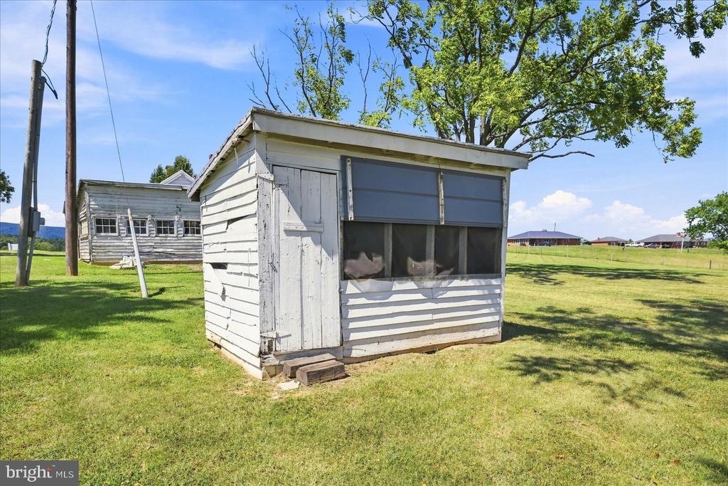 625 RIVERBEND ROAD
