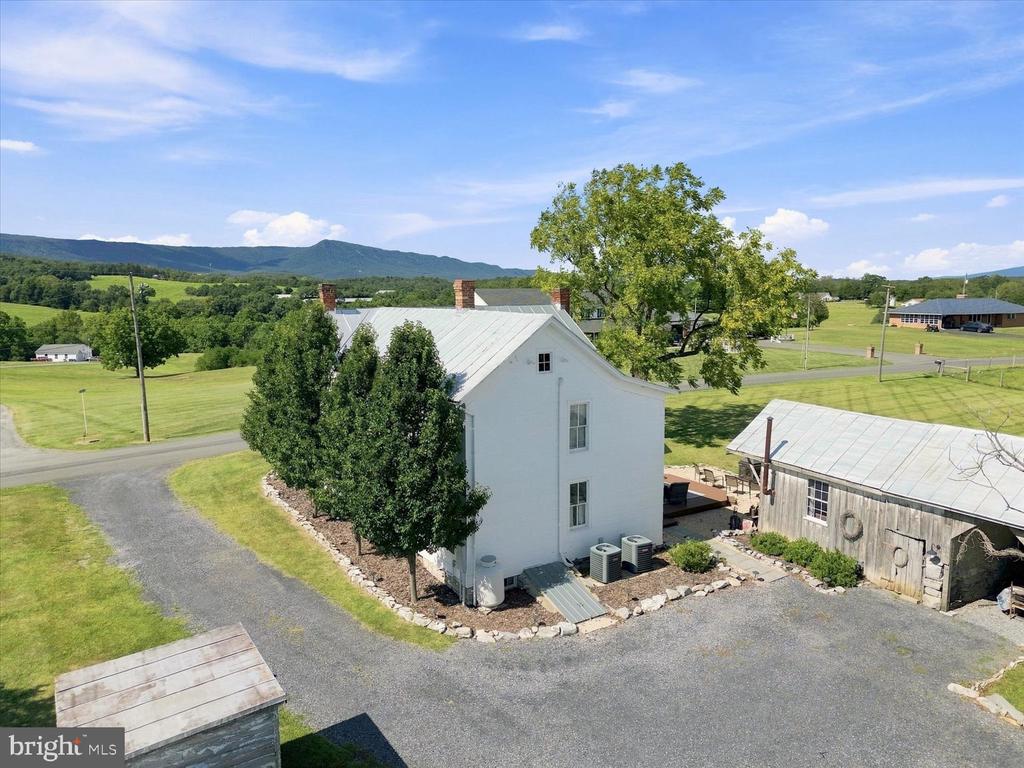 625 RIVERBEND ROAD